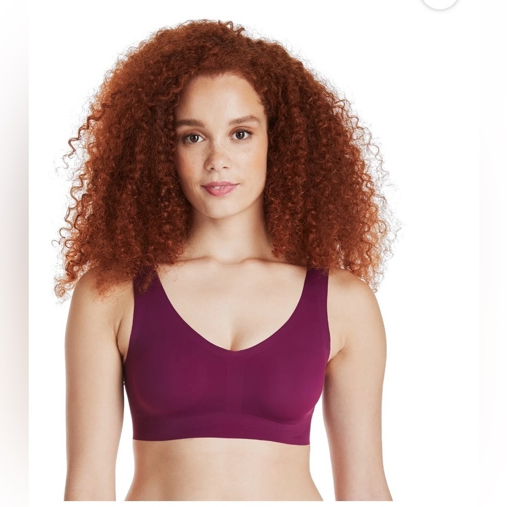 Hanes Signature Women’s Invisible Embrace Wireless Pullover Bralette